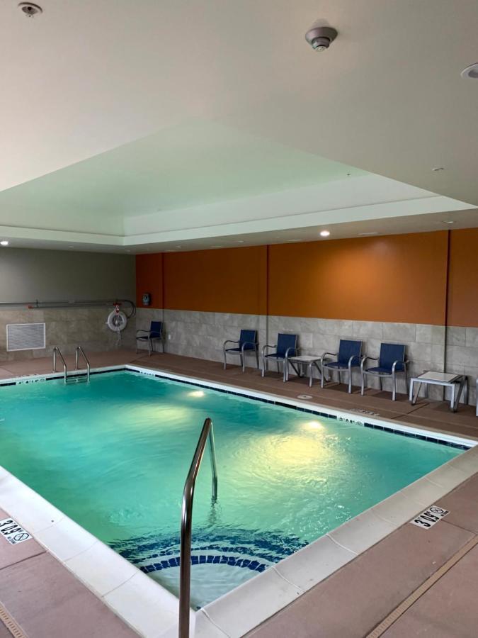 La Quinta Inn & Suites By Wyndham Louisville Ne - Old Henry Rd Екстер'єр фото