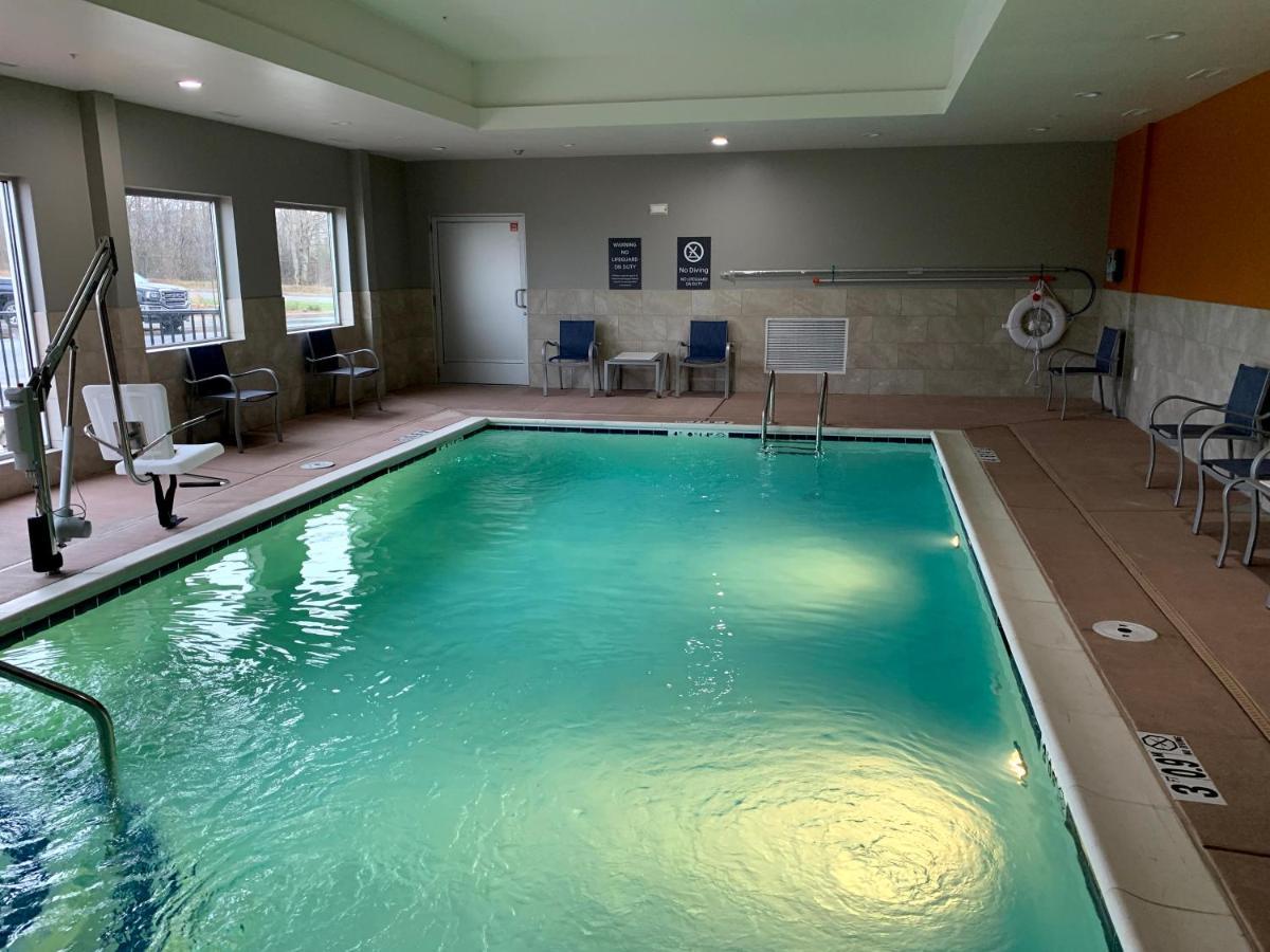 La Quinta Inn & Suites By Wyndham Louisville Ne - Old Henry Rd Екстер'єр фото