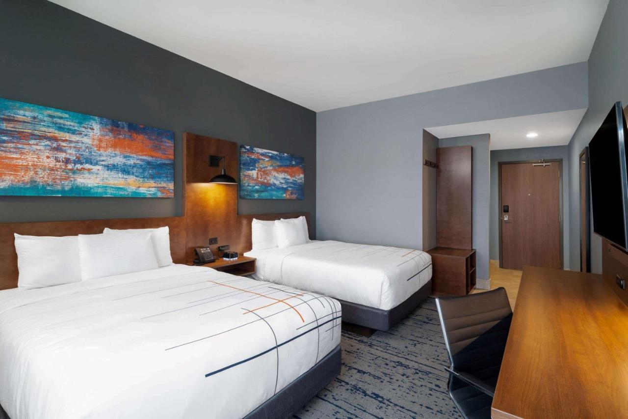 La Quinta Inn & Suites By Wyndham Louisville Ne - Old Henry Rd Екстер'єр фото