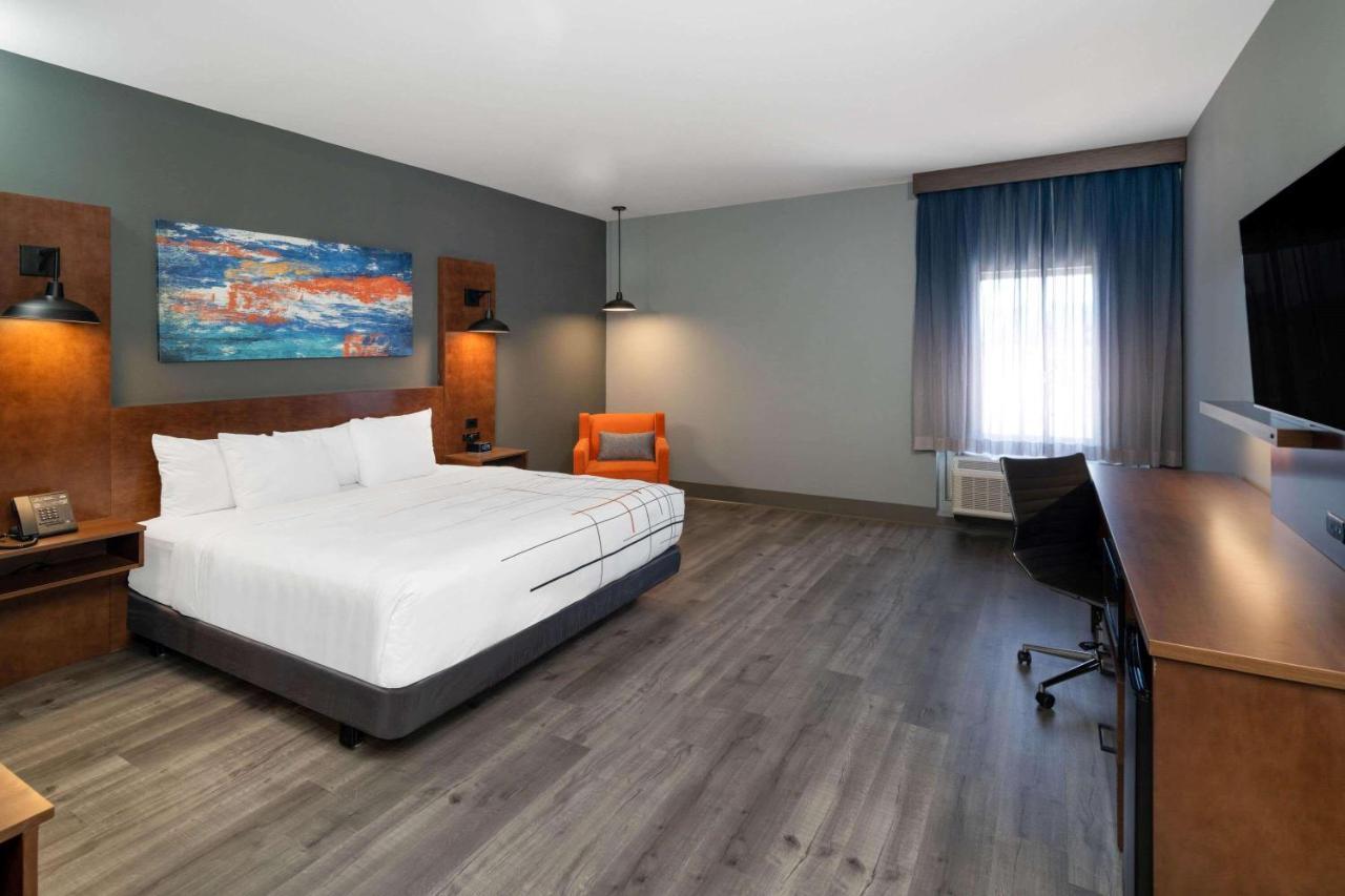 La Quinta Inn & Suites By Wyndham Louisville Ne - Old Henry Rd Екстер'єр фото