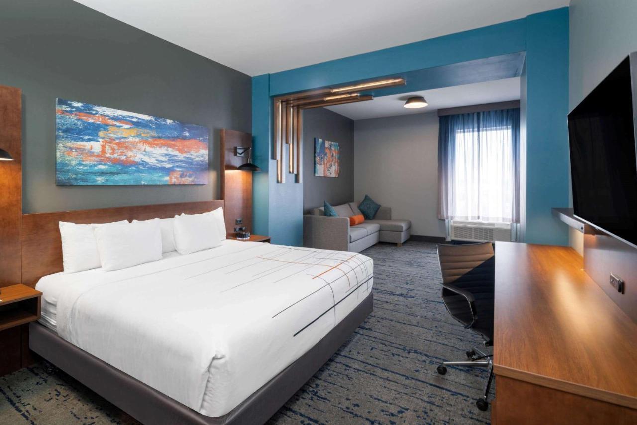 La Quinta Inn & Suites By Wyndham Louisville Ne - Old Henry Rd Екстер'єр фото