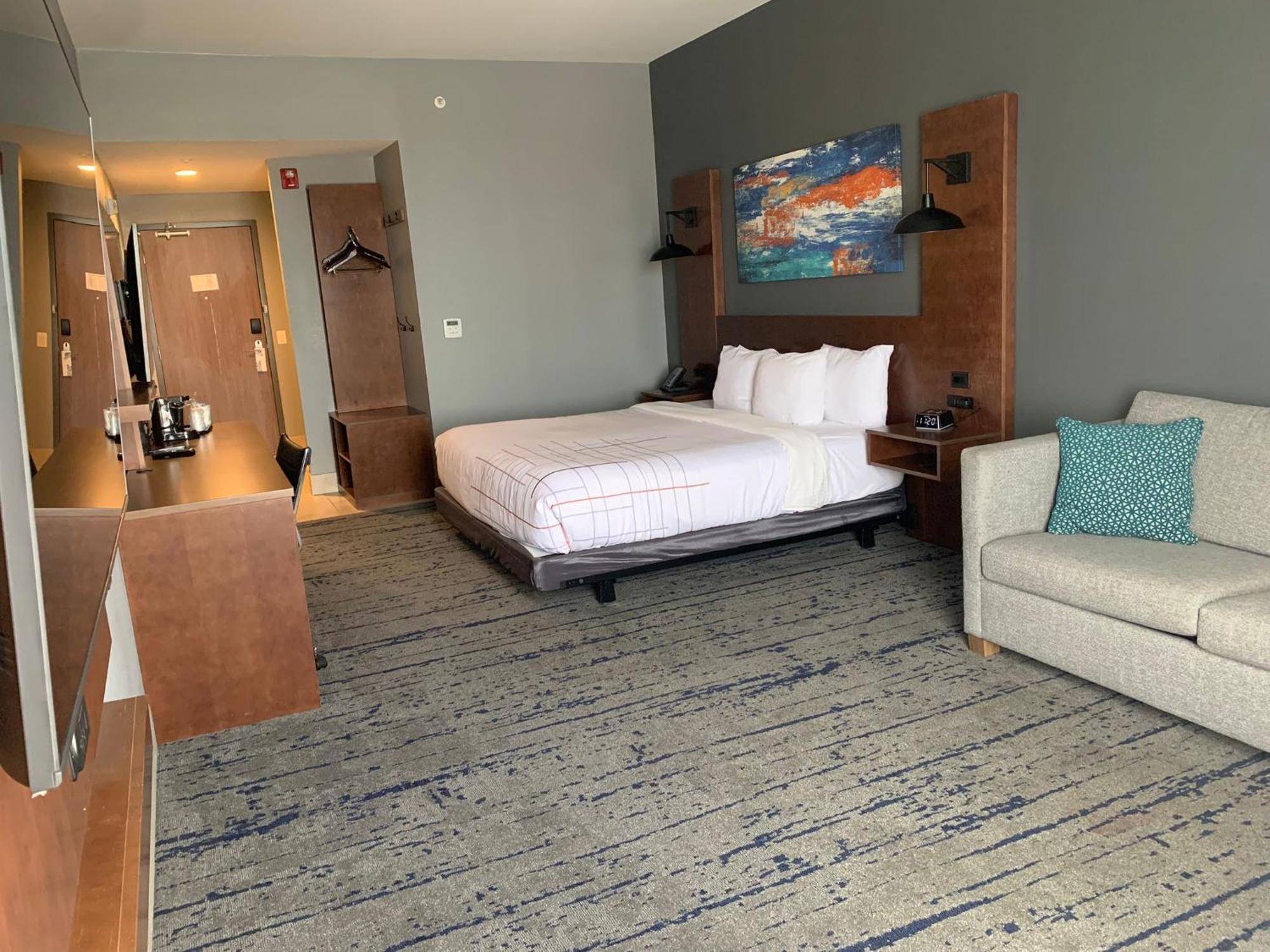 La Quinta Inn & Suites By Wyndham Louisville Ne - Old Henry Rd Екстер'єр фото
